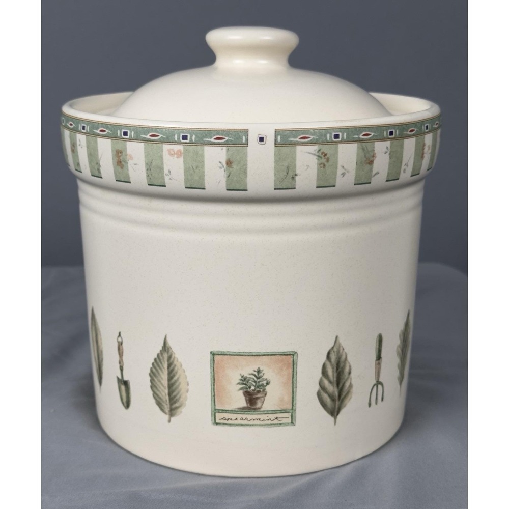 Pfaltzgraff Naturewood Spearmint Small Canister Sealed Lid Clean Repaired Chip